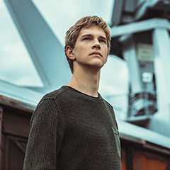 Jan Lisiecki: Biography, Videos - Medici.tv