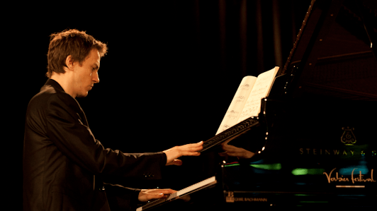 Alexandre Tharaud plays Scarlatti's sonatas