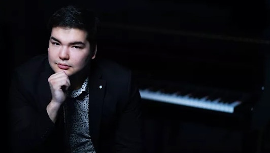 Alim Beisembayev plays Bach, Schubert, and Liszt