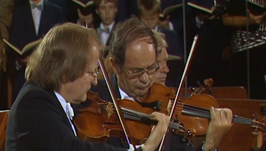 Karl-Friedrich Beringer dirige l'Oratorio de Noël de Bach