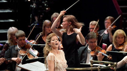 Mirga Gražinytė-Tyla dirige Mozart, Abrahamsen et Tchaïkovski — Avec Barbara Hannigan