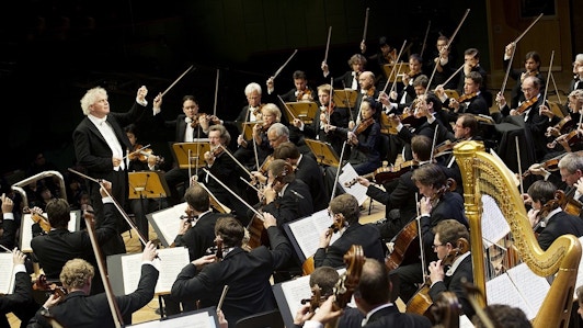 Simon Rattle dirige Mahler et Rachmaninov