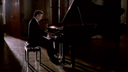 Daniel Barenboim interprète la Sonate n°5 de Beethoven