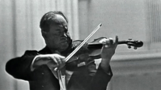 David Oistrakh interpreta el Concierto para violín de Brahms