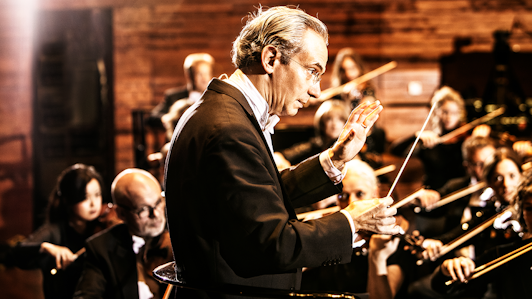 Fabio Luisi dirige Beethoven, Strauss, et Schoenberg