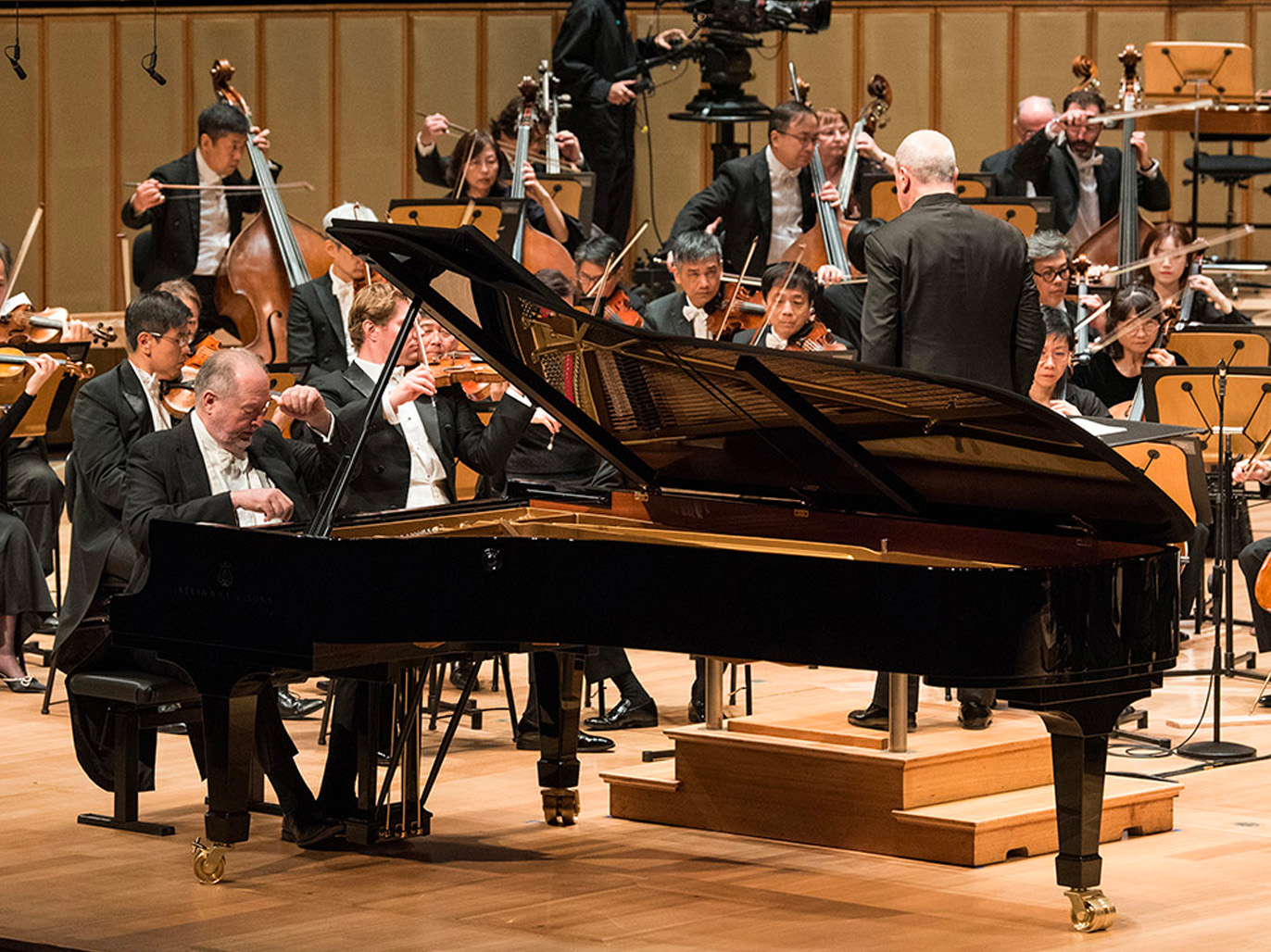 Hans Graf conducts Rachmaninov's Piano Concerto No. 2 and Symphony