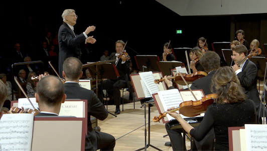 Herbert Blomstedt dirige Mozart et Voříšek