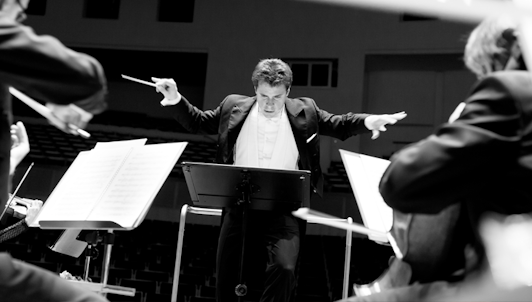 Jakub Hrůša conducts Wagner, Martinů, and Brahms — With Frank Peter Zimmermann