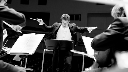 Jakub Hrůša conducts Wagner, Martinů, and Brahms — With Frank Peter Zimmermann