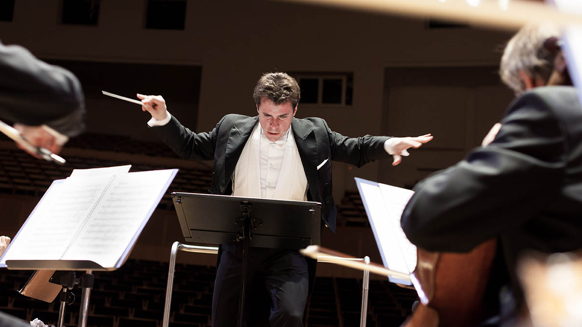 Finnegan Downie Dear conducts Weber, Jakub Hrůša conducts Mozart and Bruckner — With Piotr Anderszewski