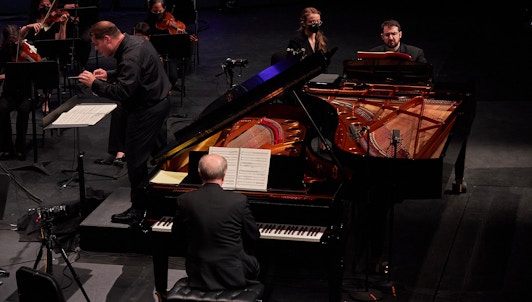 Marc-André Hamelin, Charles Richard-Hamelin et Jean-Marie Zeitouni interprètent Mozart — Avec Les Violons du Roy
