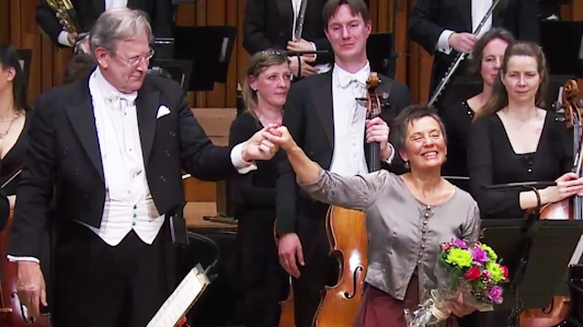 Мария Жуан Пиреш играет Концерт для фортепиано с оркестром Шумана, дирижирует сэр Джон Елиот Гардинер