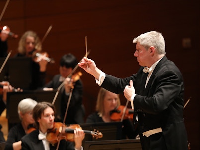 Michael Stern conducts Mendelssohn, Barber, and Sibelius