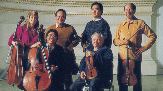 Isaac Stern, Cho-Liang Lin, Jaime Laredo, Michael Tree, Yo-Yo Ma et Sharon Robinson répètent et jouent les Sextuors à cordes n° 1 et n° 2 de Brahms