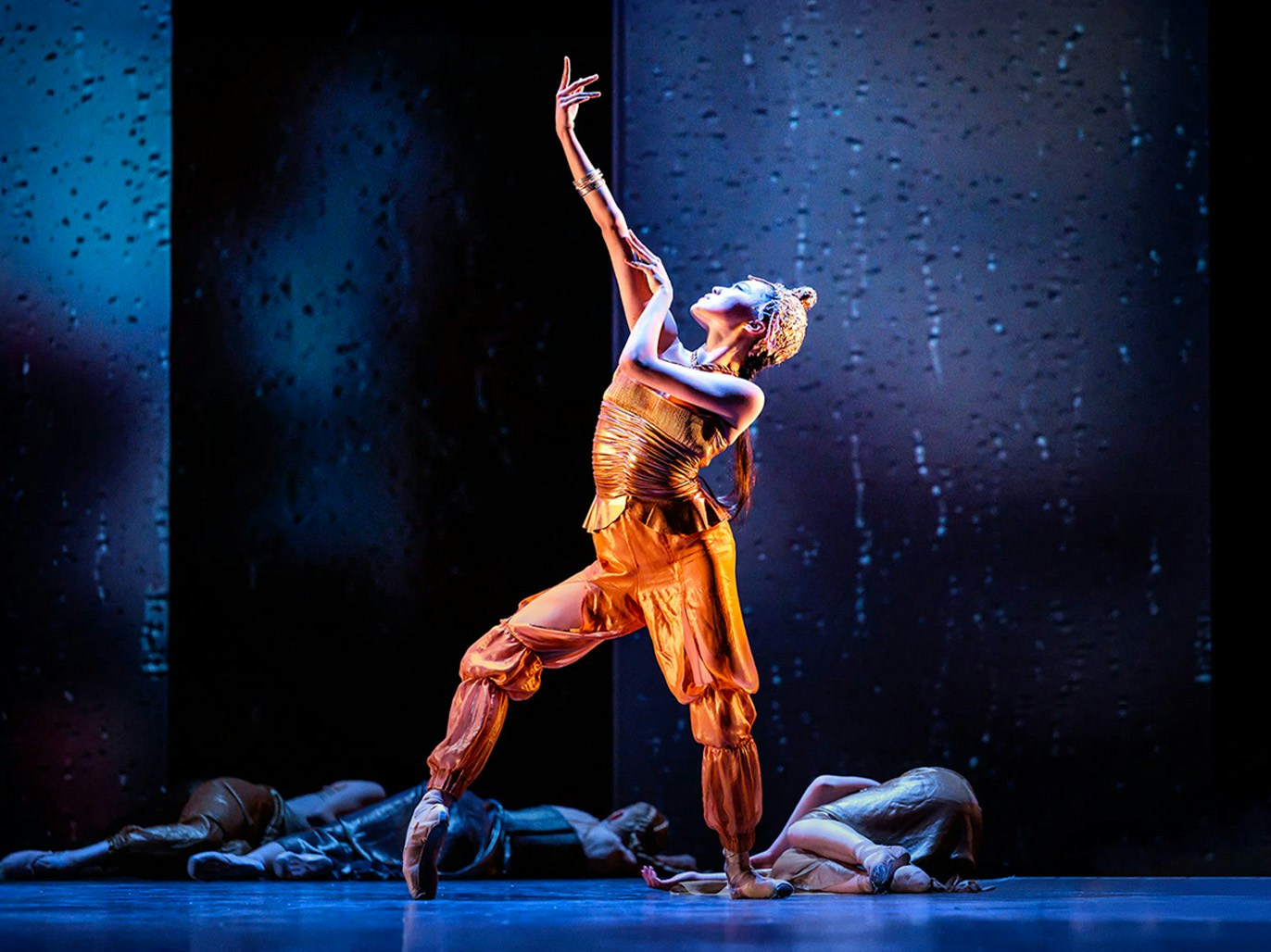 Chol rus nevarasi bilan jinsiy aloqada.