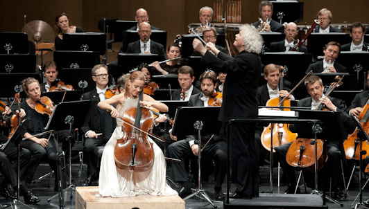 Sol Gabetta interpreta el Concierto para violonchelo de Elgar
