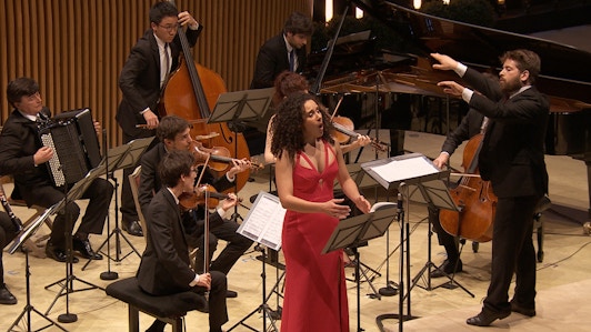 Pierre Dumoussaud dirige Mahler, Schnittke, Berg et Stravinsky — Avec Adèle Charvet et les Solistes de l'Atelier de Musique